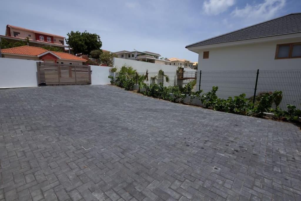 Goudhaen Luxury Private Apartments Jan Thiel Beach Exterior foto